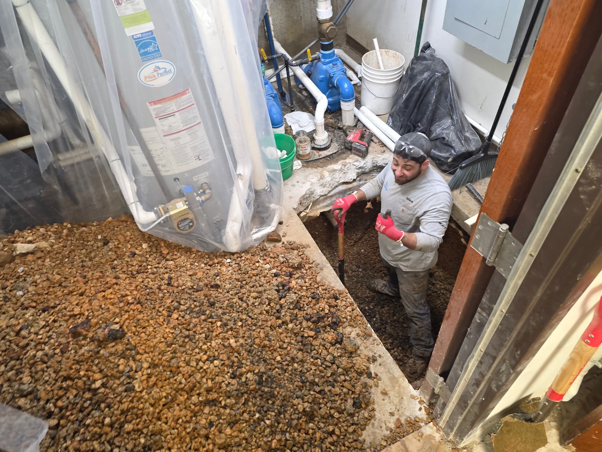 Gallery photos for Efficient Grease Trap Replacement in a Commercial Kitchen: Image #3